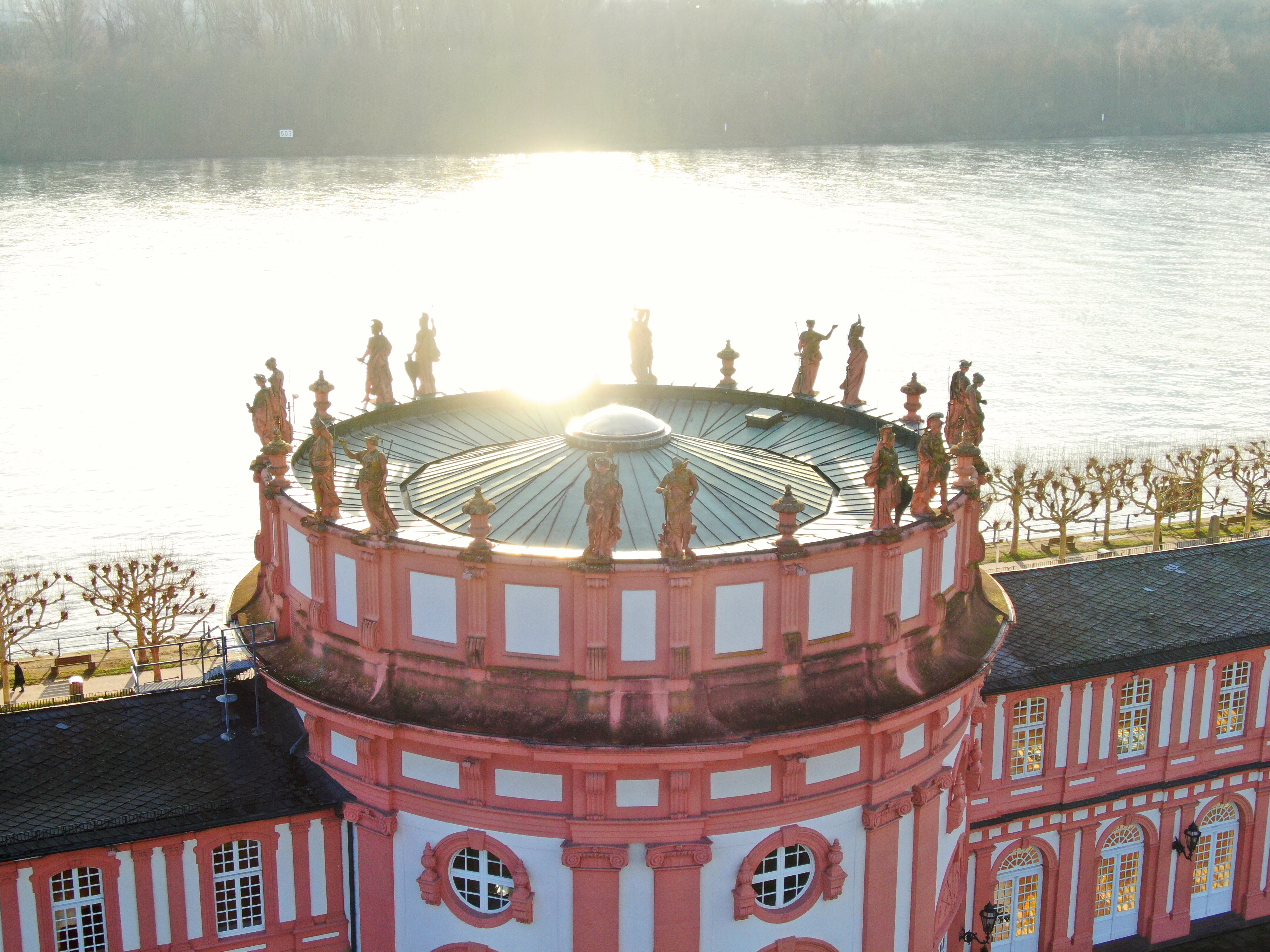 Die 16 Statuen des Schloss Biebrich