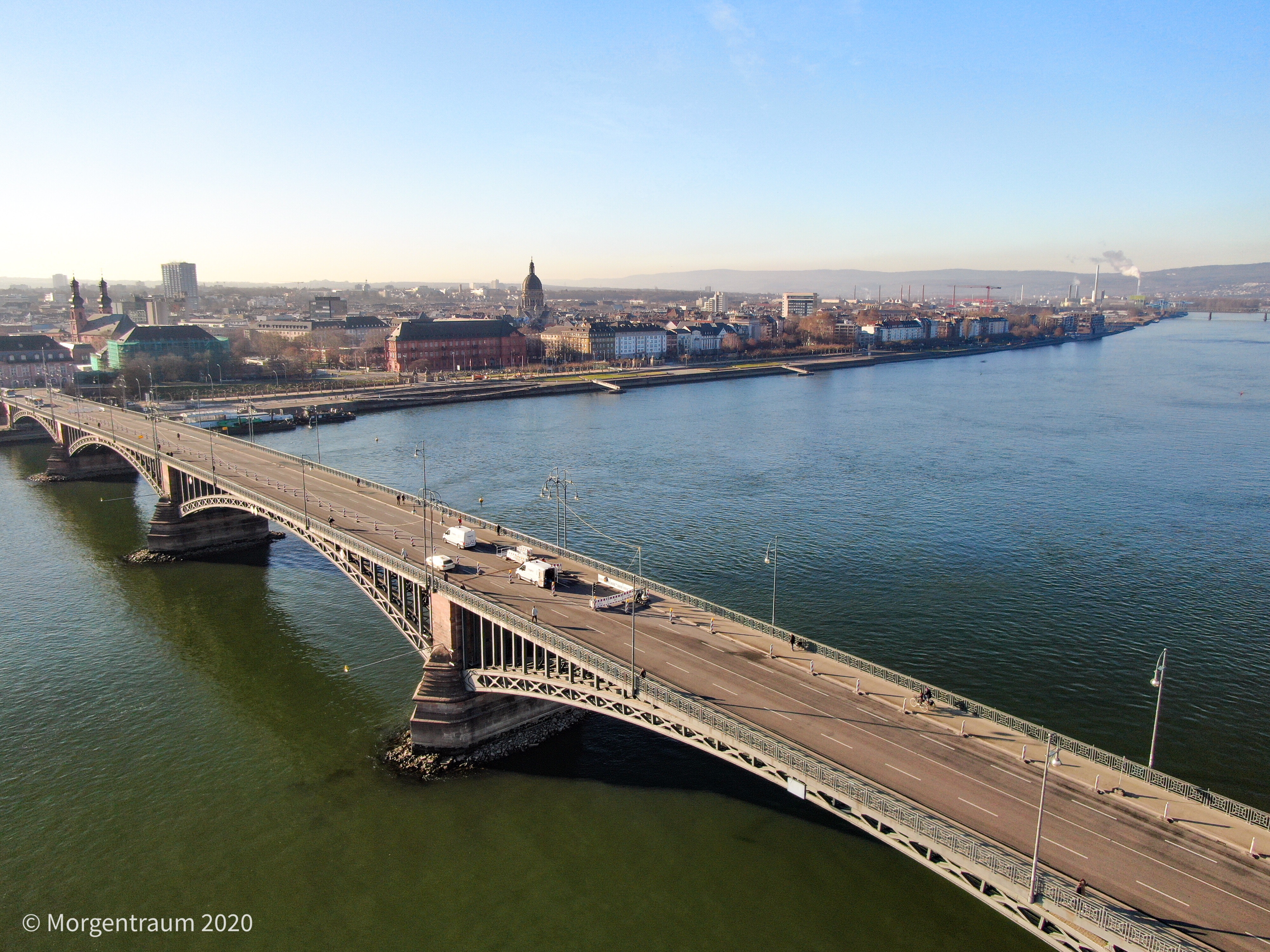 Film: Der aktuelle Stand an der Theodor-Heuss-Brücke und der Schiersteiner Brücke aus der Vogelperspektive
